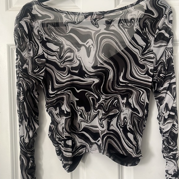 Sheer black white swirl ruched Almost Famous top - Picture 4 of 4